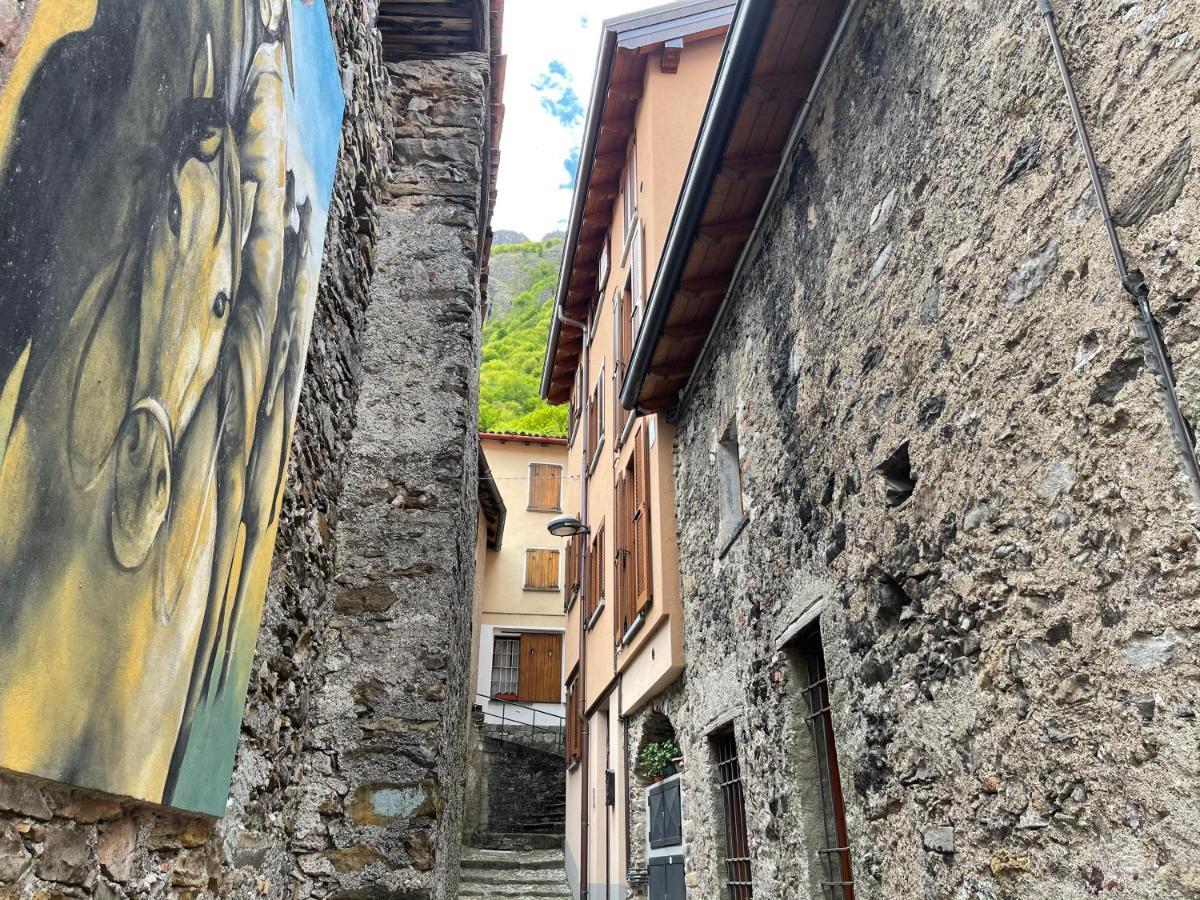 La Casa Di Pucci Nel Borgo Affrescato Di Parlasco Cortenova المظهر الخارجي الصورة